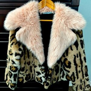Leopard 🐆Print Faux Fur Jacket with Peachy Collar